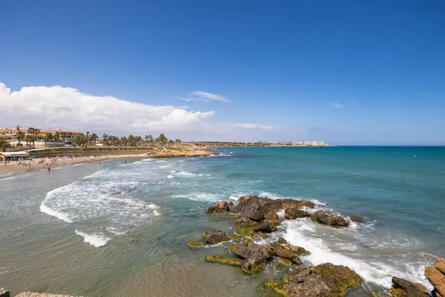 Bungalow de dos dormitorios y piscina comunitaria en Orihuela Costa — 38