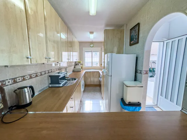 Encantador adosado de 2 plantas en Nueva Torrevieja — 2 dormitorios, 2 baños, gran patio y piscina comunitaria — 17