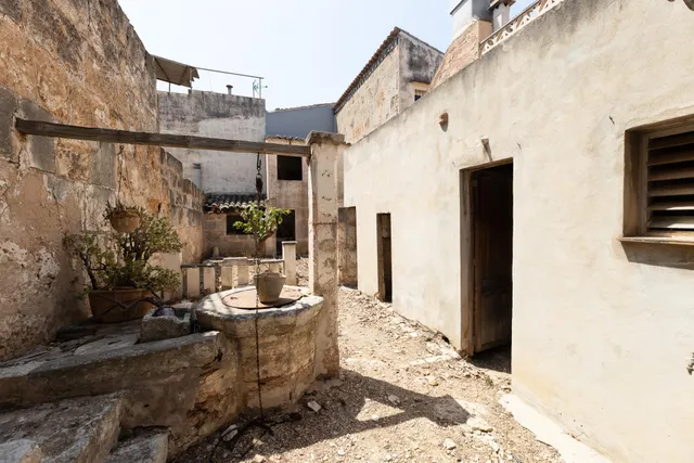 ADOSADO CON PATIO EN EL CENTRO DE LLUCMAJOR PARA REFORMAR — 15