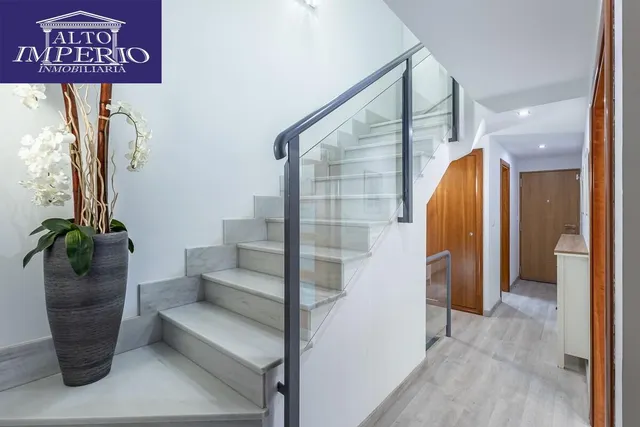 Amplia casa de 182 m2 con patio, gran sótano y a menos de 5 minutos del metro — 14