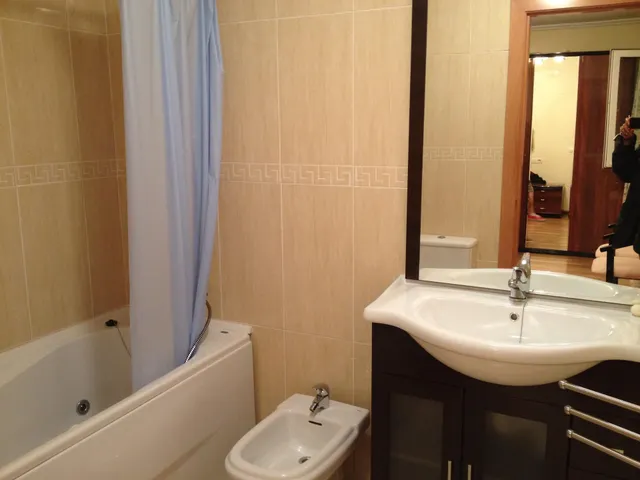 SE VENDE AMPLIO PISO, 138 M2, SEMINUEVO, TRASTERO, ASCENSOR, GARAJE. PARA ENTRAR A VIVIR — 3