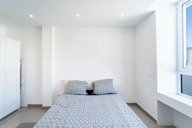 Apartamento renovado de 3 dormitorios con amplia terraza en Puerto Rico — 22