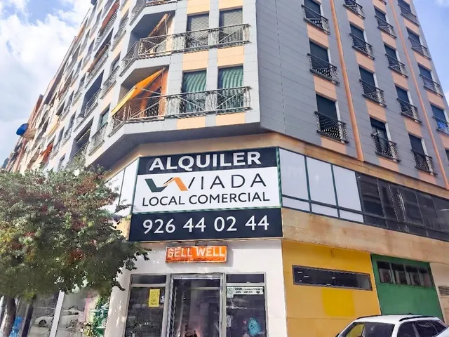 Local Comercial en Paseo San Gregorio - foto 2