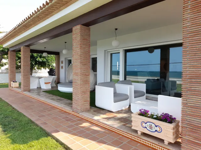Moderna villa en primerísima línea de playa — 16