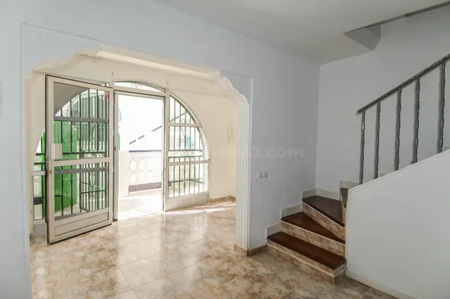 Dúplex con 3 dormitorios y vistas al mar en Loma Dos: Proyecto con alto potencial de reforma — 4