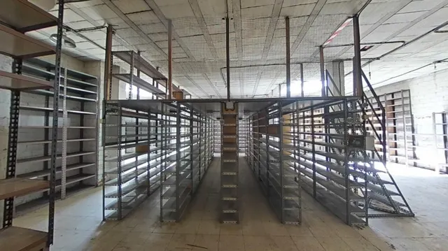 LOCAL COMERCIAL EN  AVENIDA ANTIBIOTICOS — 9