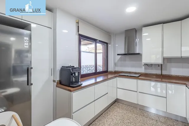 Amplia casa de 182 m2 con patio, gran sótano y a menos de 5 minutos del metro — 6