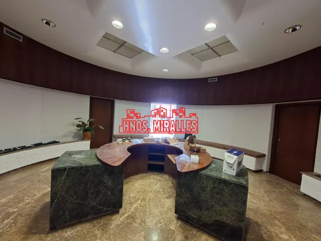 ¡¡ GRAN EDIFICIO EN ALQUILER CON 14 DESPACHOS, A 5 MINUTOS DEL AEROPUERTO !! — 5
