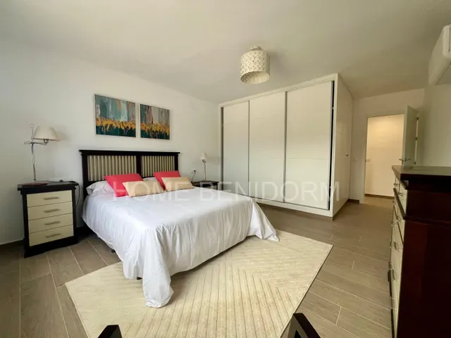 CHALET INDEPENDIENTE COMPLETAMENTE REFORMADO CON PISCINA, GARAJE Y VISTAS DESPEJADAS — 50