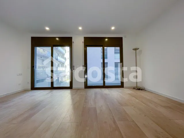 Exclusivo Edificio con Viviendas y Locales Comerciales a Met - foto 3