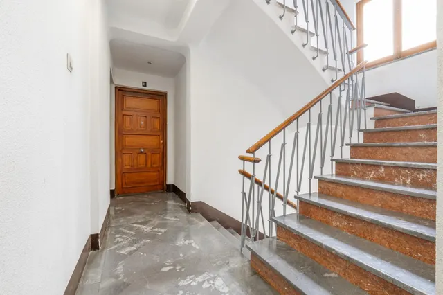 Piso de 87 m2 con 3 dormitorios en Pedro Antonio de Alarcón 27, junto a Recogidas — 41