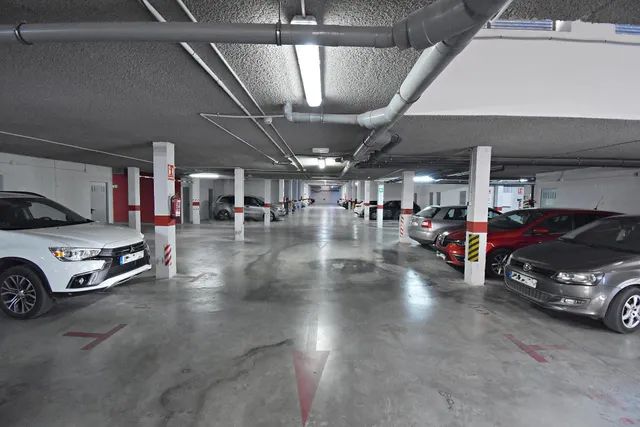 SE VENDE PLAZA DE GARAJE Y TRASTERO EN TRES OLIVOS FASE II - foto 4