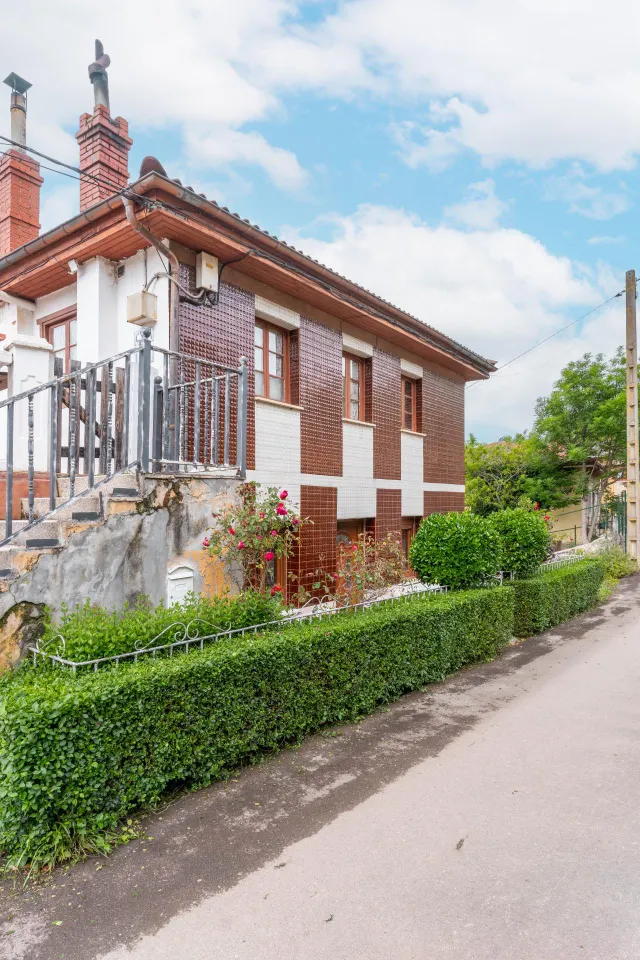 PISO BAJO + SEMI-SÓTANO EN VENTA EN CASORVIDA (LENA) — 48