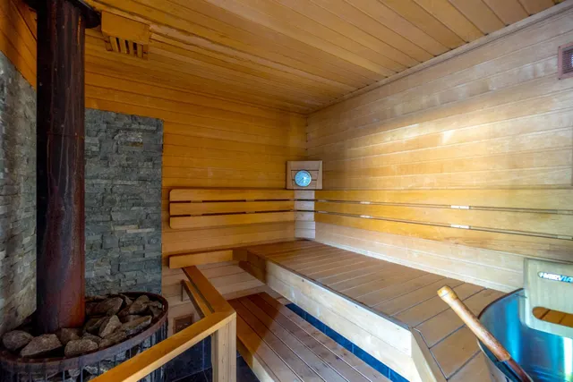 CHALET CON 800 PISCINA PRIVADA, GARAJE Y SAUNA — 32