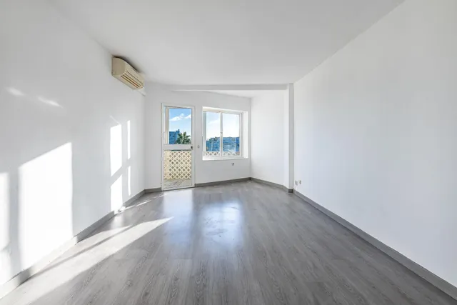 Piso con vistas al mar y gran potencial en Benalmádena — 18
