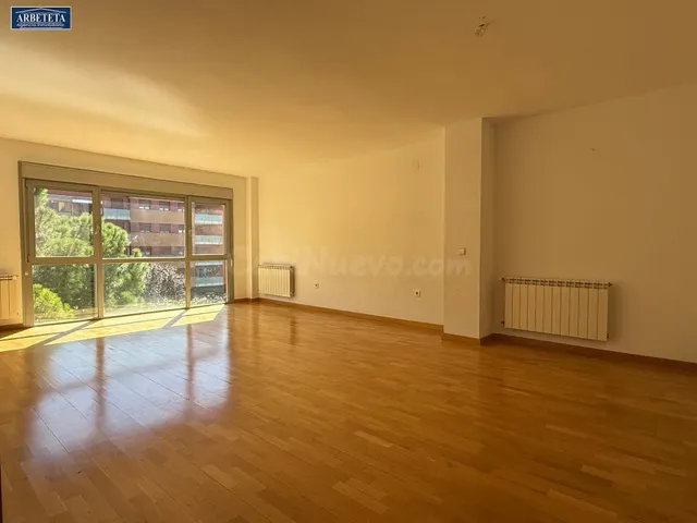 INMOBILIARIA ARBETETA VENDE PISO DE TRES habitaciones CON PI