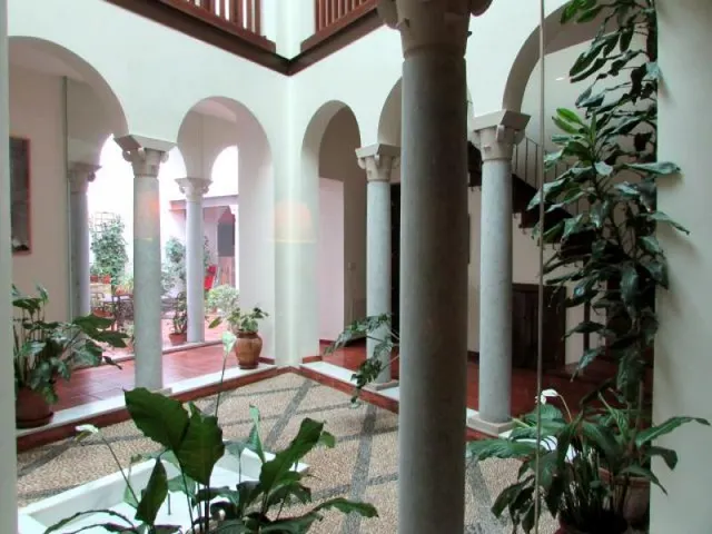 CASA DE LUJO EN PLENO CENTRO DE CÓRDOBA CAPITAL — 2