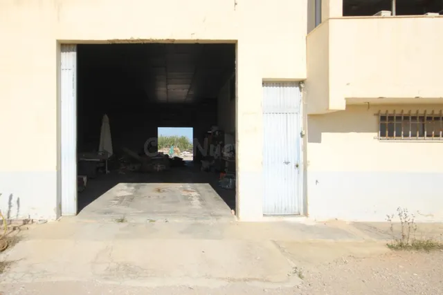 VENTA DE NAVE INDUSTRIAL EN AMPLIA PARCELA EN TORRENT - foto 3