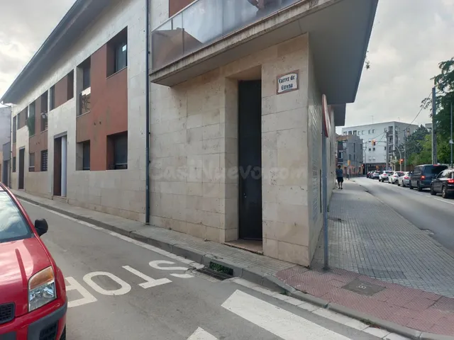 Plaza parking coche, en venta, 21 m2 céntrica. — 4