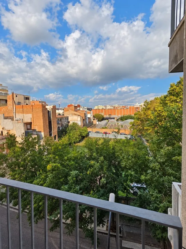 Piso exterior de 4 habitaciones con balcón y parking incluido en el centro de Reus — 13