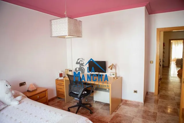 *595.000€* inmobiliaria la mancha vende casa en el barrio de san pablo de Albacete — 48