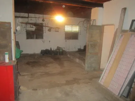 SE VENDE CASA EN VILLAMAÑAN, CON CALEFACCIÓN, GARAJE Y PATIO.