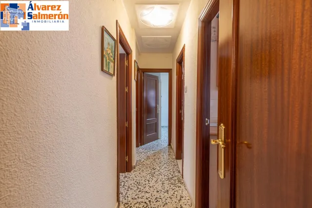 Piso de 3 dormitorios en calle milán, zaidín | muy luminoso y con gran potencial — 7