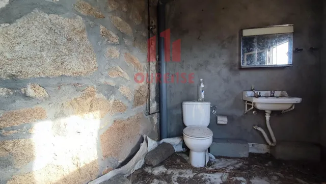 CASA PARA REFORMAR CON PARCELA DE MÁS DE 2000 METROS EN LA ZONA DE LA RESIDENCIA, PRÓXIMA AL HOSPITAL. — 13