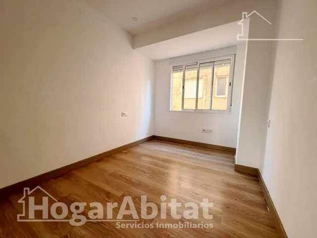 REFORMADO CON 4 DORMITORIOS Y BALCÓN — 31