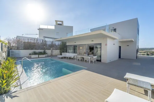VILLA DE 4 DORMITORIOS 3 BAÑOS EN CAMPO AMOR ( ORIHUELA COST - foto 4