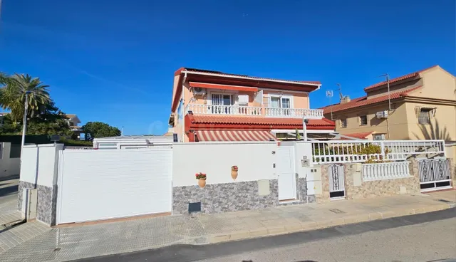 CHALET DUPLEX PAREADO A 500 METROS DE LA PLAYA
