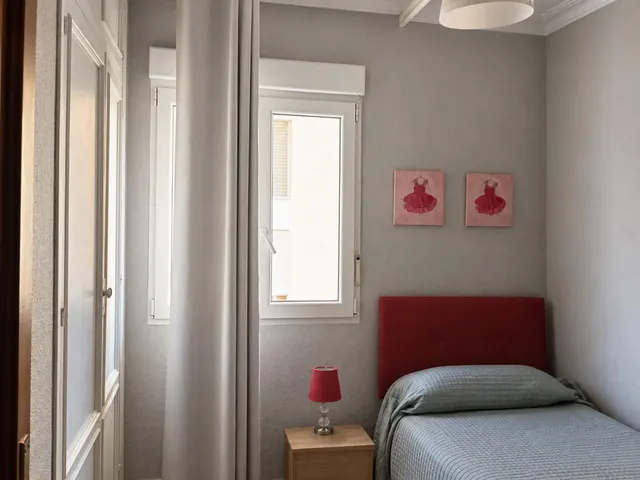 Amplio piso de 4 habitaciones y dos baños, 159m2, cuarto piso con ascensor, en el centro de Huelva — 11