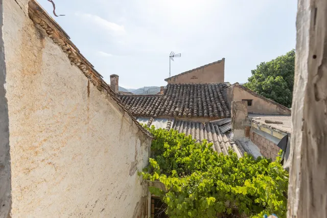 CASA PARA REFORMAR, MÁS TERRENO DE 250M2 — 31
