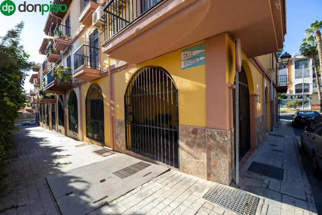 Local Comercial Avenida Enrique Martín Cuevas No.6 L8 — 30