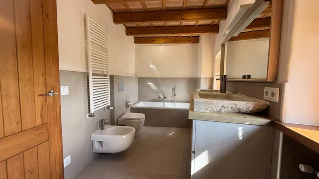 EXCLUSIVA CASA RÚSTICA CON JARDÍN, PISCINA Y VISTAS ABIERTAS — 26