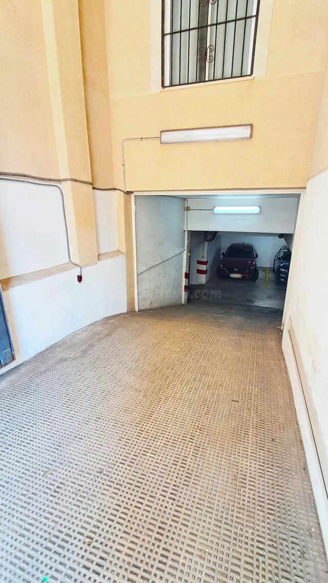 Plaza de garaje en venta en pleno centro de Torrevieja ¡A 40 - foto 2