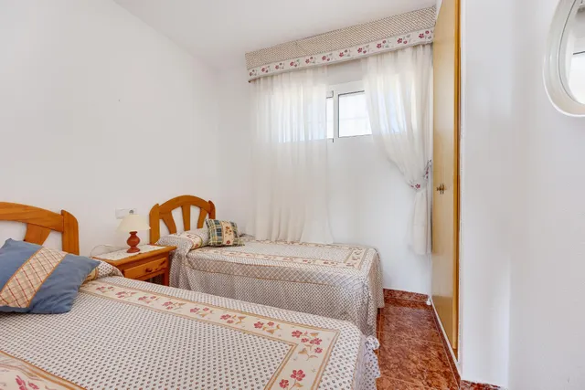 Apartamento 2 dormitorios con orientación sur y piscina comunitaria. — 16