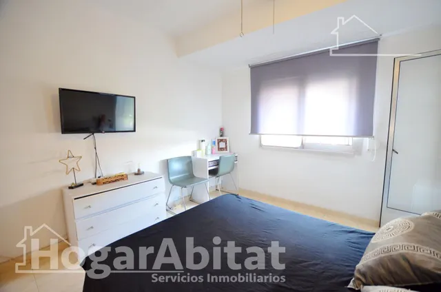 ¡En buena zona! Amplio, moderno y esquinero con gran balcón de buenas vistas — 29