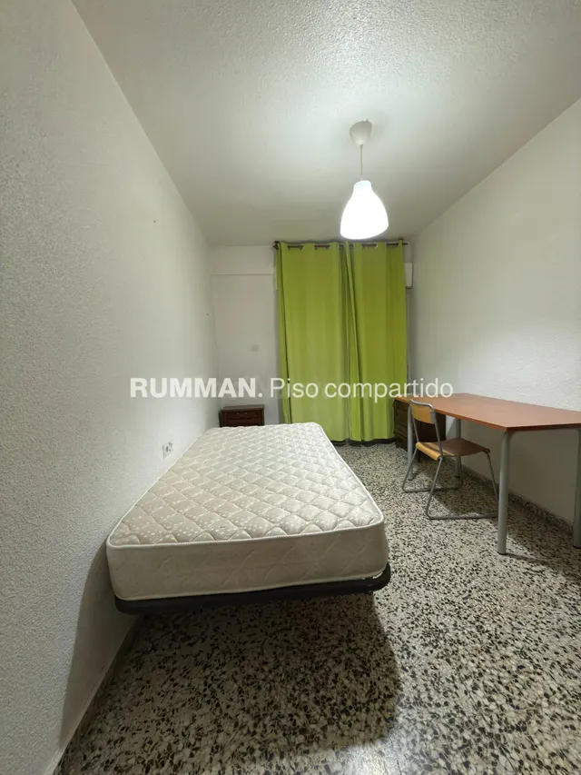 EST/ Piso amueblado para ESTUDIANTES con CUATRO dormitorios  - foto 4