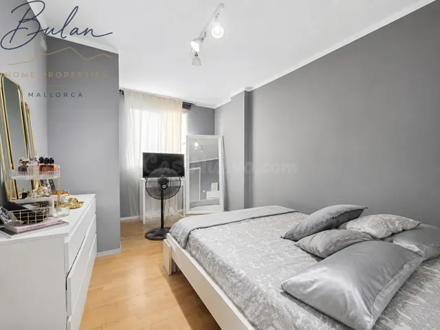 Amplio piso de cuatro habitaciones con balcón en Plaza Madri - foto 4