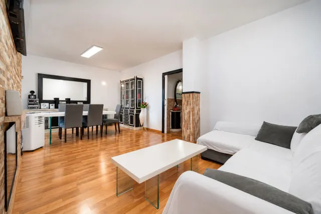 Planta baja con amplia terraza y parking — 10