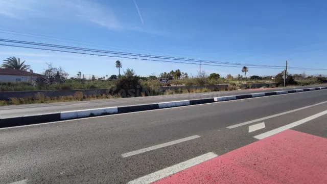 SE VENDE PARCELA DE 7.000 M2, FACHADA A LA CRTA DE SANTA POL - foto 2