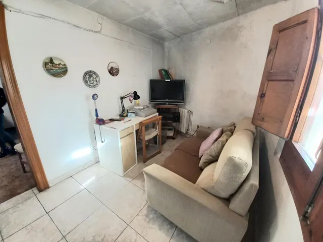 CHALET ADOSADO A REFORMAR, ESQUINERO CON SALIDA A DOS CALLES — 16