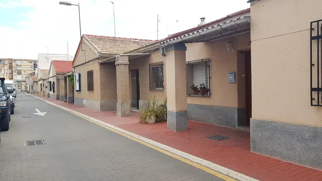 Casa SIN AMUEBLAR de tres dormitorios y patio en Vistabella — 28