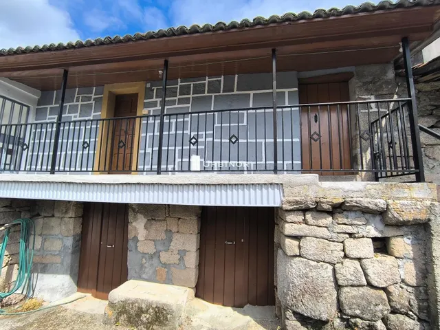 Casa con finca en A PEROXA – Terraza con vistas abiertas esp