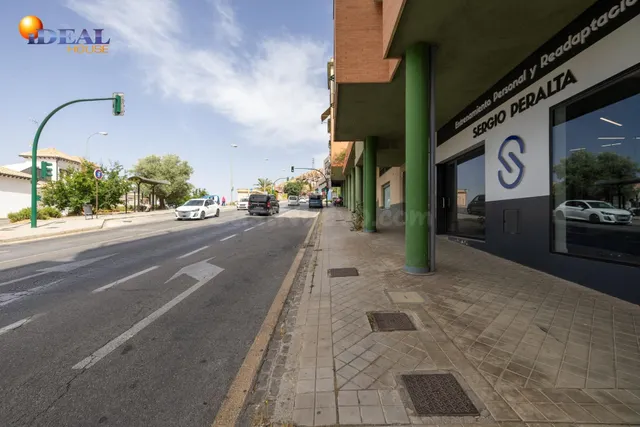 Espectacular local comercial en Nuevo Acceso a la Alhambra,  - foto 2