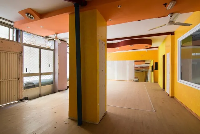 Local comercial en el centro (Plaza Gran Capitán) — 10