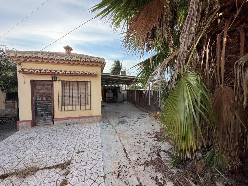 Chalet con amplia parcela en torreta florida - Torrevieja ( Alicante )