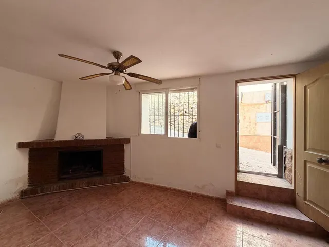 Casa de dos plantas y terreno en Canjáyar — 7