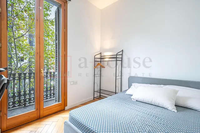Piso reformado, listo para entrar a vivir con balcones y todo exterior en la nova esquerra de l' eixample — 24